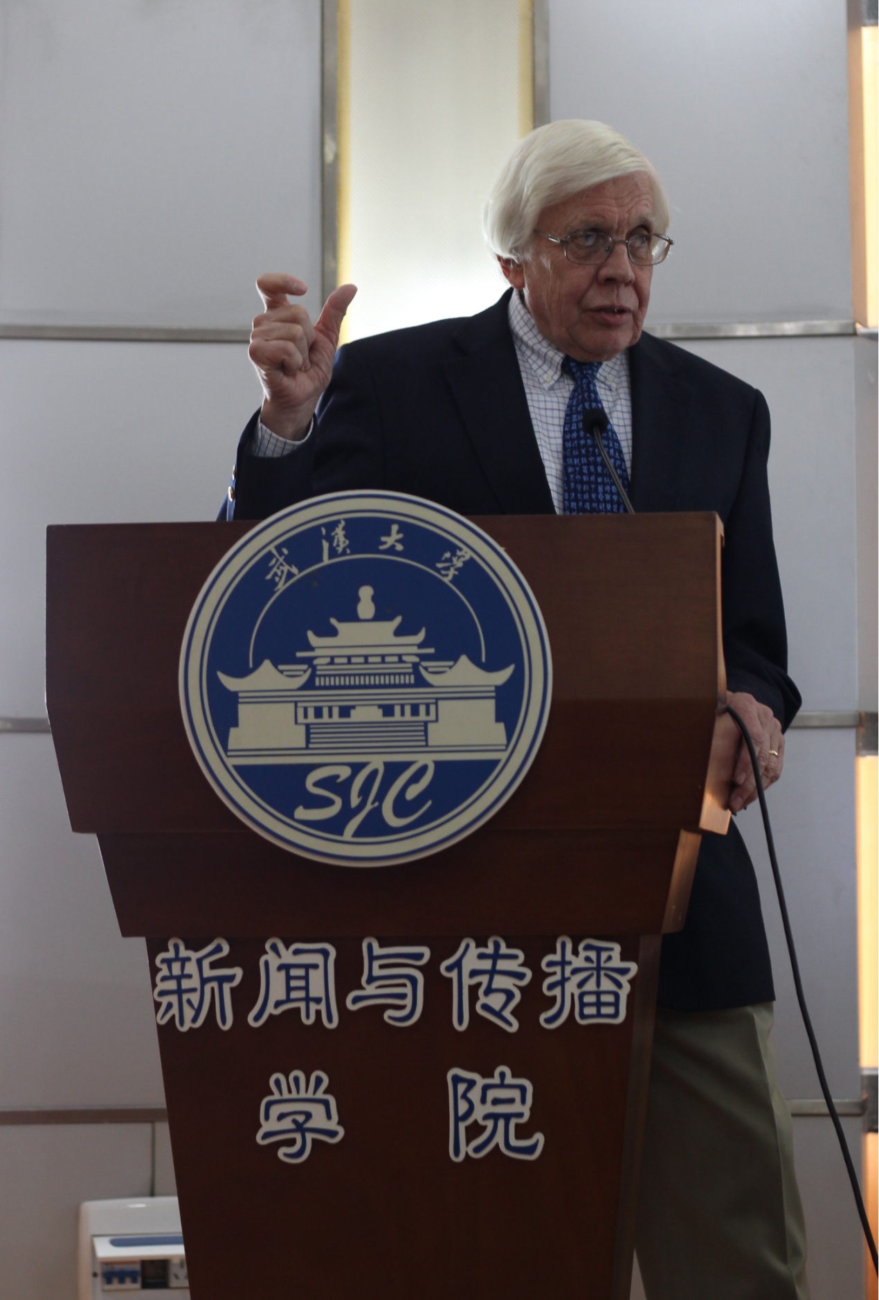 美国著名媒介伦理学家克里福德•克里斯琴斯教授在问鼎娱乐举办讲座