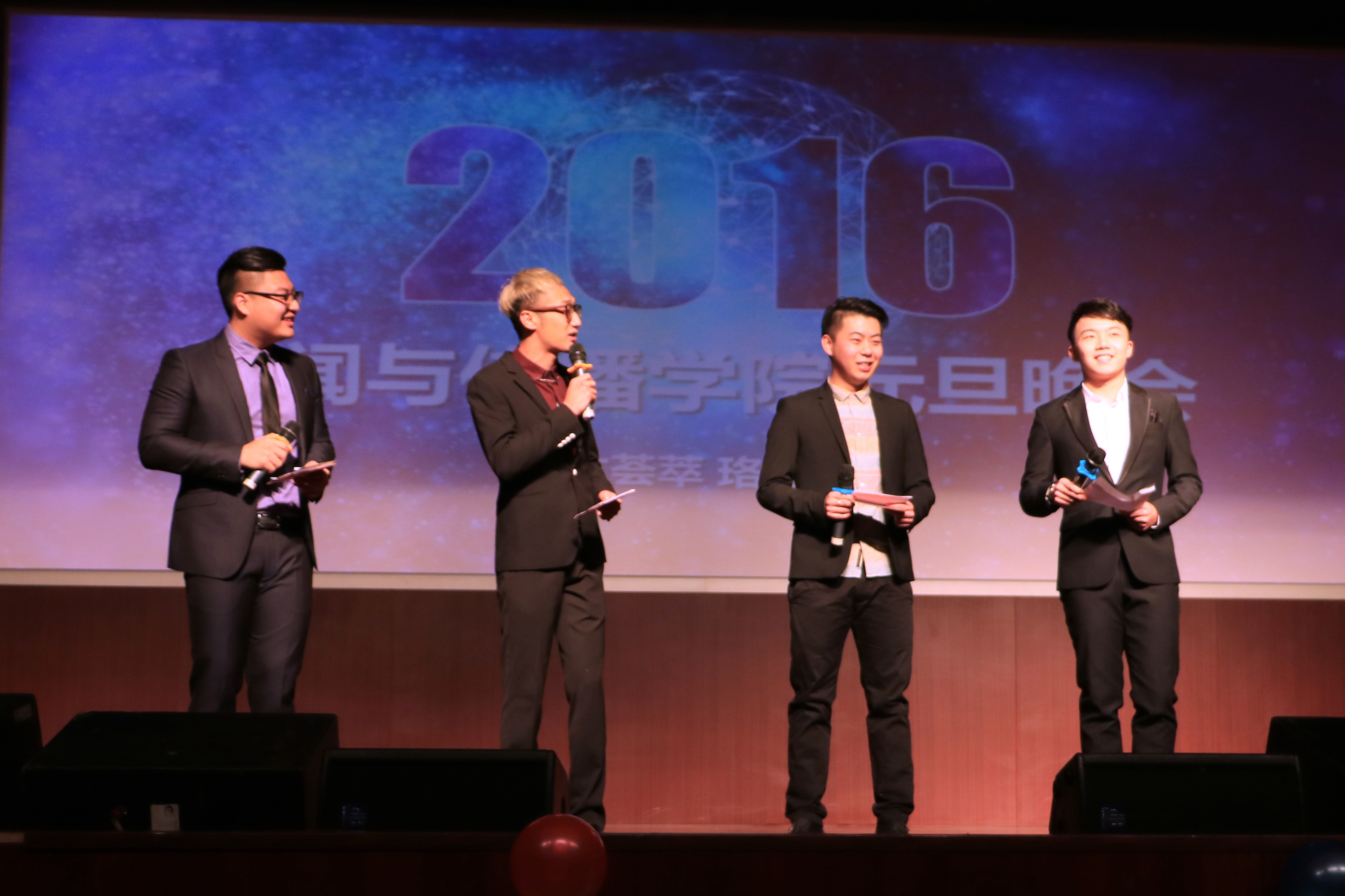 【问鼎文化】新才荟萃 珞星璀璨——记问鼎2016年元旦晚会暨年度学生十大年度人物颁奖典礼