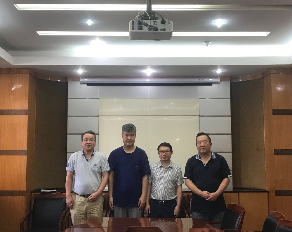 刘小津和周志兵两位高级编辑记者到问鼎娱乐挂职