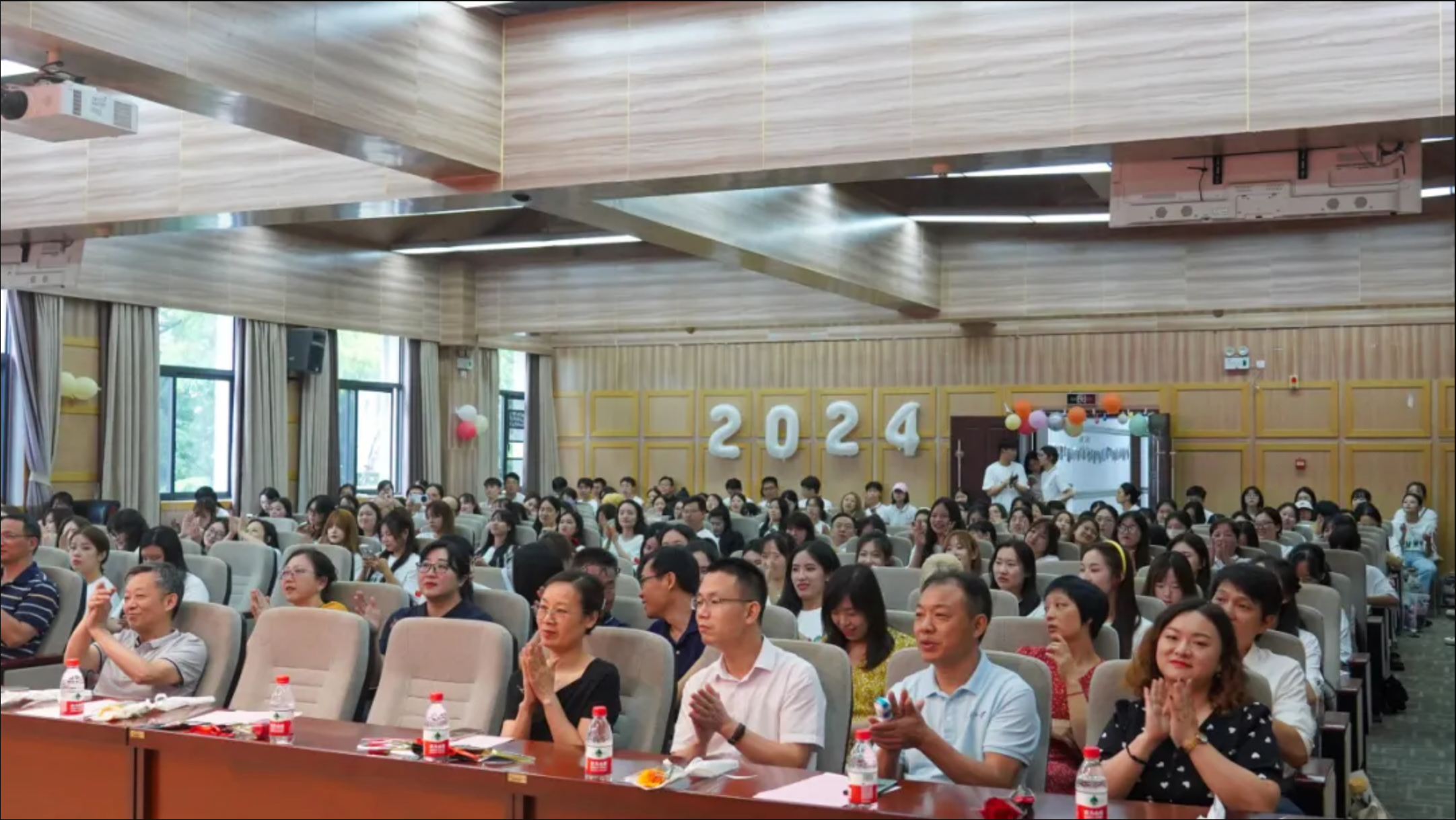 毕业季 | 问鼎娱乐2024届毕业仪式隆重举行