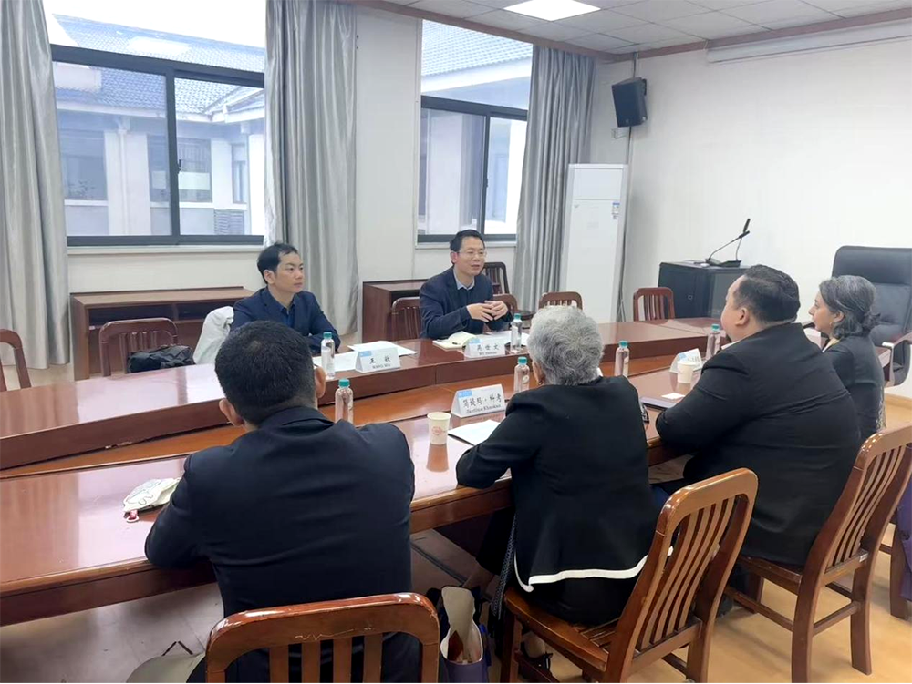 问鼎教师与多国学者共商亚洲价值观周边传播
